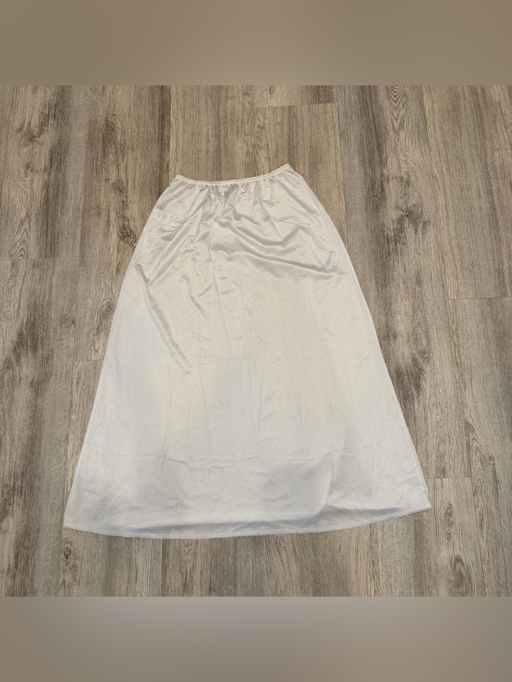 Vintage Vanity Fair White Nylon Half Slip Skirt Size 34‎ Lace Trim